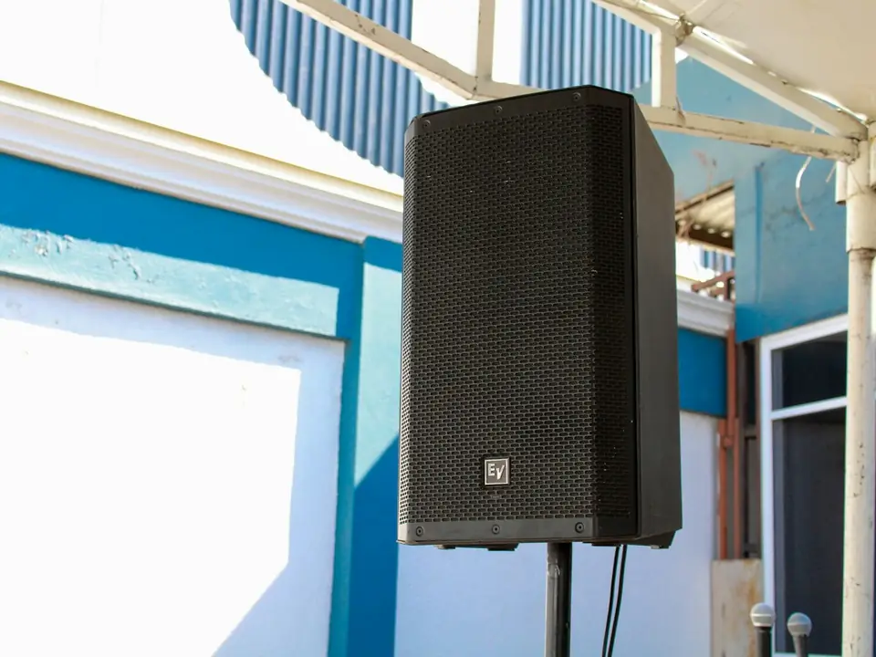 Cómo elegir las bocinas para tu evento